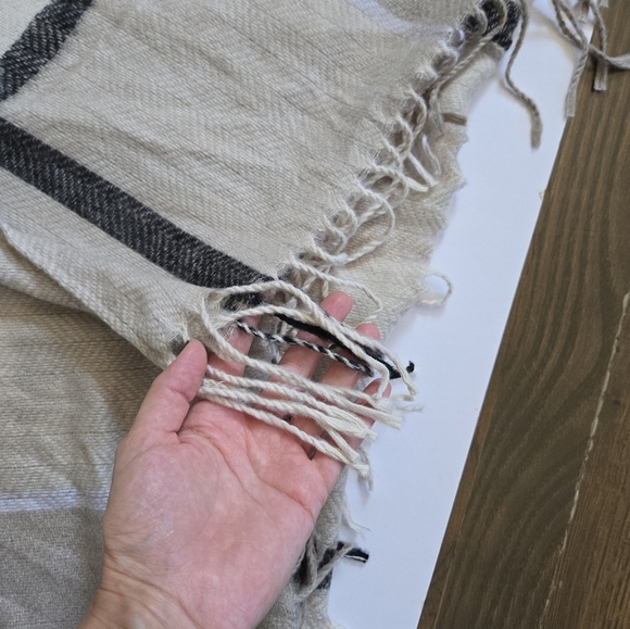 NWT Cashmere Wool Poncho Wrap shawl One Size Neutral Miranda Plaid - Picture 5 of 7